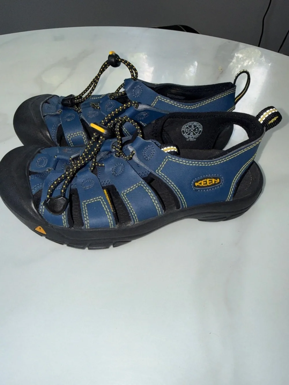 Keen rugged closed